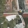 Güpegündüz AVM'deki mağazanın camının kırıp soygun yaptılar Güpegündüz AVM'deki mağazanın camının kırıp soygun yaptılar