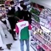 Hırsızları engellemeye çalışan esnaf, aracın altında kalmaktan son anda kurtuldu Hırsızları engellemeye çalışan esnaf, aracın altında kalmaktan son anda kurtuldu