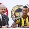 Nani taraftar önünde sözleşme imzaladı Nani taraftar önünde sözleşme imzaladı
