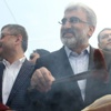 Hemşehrilerine sucuk ikram etti Hemşehrilerine sucuk ikram etti