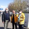 Arıcıdan yol kontrol noktasındaki ekiplere bal ikramı