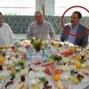 Utanmaz CHP'li FETÖ'cülerle aynı sofrada Utanmaz CHP'li FETÖ'cülerle aynı sofrada