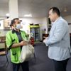 Akhisar Belediyesinden kapanan kahveci esnafına nakit ... Akhisar Belediyesinden kapanan kahveci esnafına nakit ...