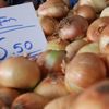 Kuru soğan tarlada 80 kuruş Kuru soğan tarlada 80 kuruş