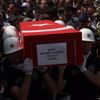 Şehidin kızlarının babalarının Türk bayrağına sarılı tabuta sarılarak "baba" diye ağlaması yürekleri dağladı Şehidin kızlarının babalarının Türk bayrağına sarılı tabuta sarılarak "baba" diye ağlaması yürekleri dağladı