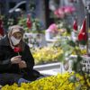 Sadece onlara serbestti; Şehit aileleri Ramazan Bayramı’nın ilk günü evlatlarının kabrine koştu