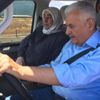Binali Yıldırım, İstanbul-İzmir Otoyolu'nda direksiyona geçti Binali Yıldırım, İstanbul-İzmir Otoyolu'nda direksiyona geçti
