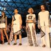 Fashion Week te ünlü mankenler podyuma çıktı