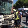 Manisa'da işçi servisi tırla çarpıştı: 6 yaralı Manisa'da işçi servisi tırla çarpıştı: 6 yaralı