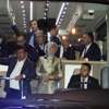 Davutoğlu'ndan esnaf ziyareti Davutoğlu'ndan esnaf ziyareti