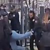Video: TOKİ işçileri kendilerini Meclis önüne zincirlediler! Video: TOKİ işçileri kendilerini Meclis önüne zincirlediler!