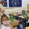 Okullar meyve doldu, öğrencilerin yüzü güldü Okullar meyve doldu, öğrencilerin yüzü güldü