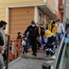 Eşini bıçakladı polisi görünce camdan atladı Eşini bıçakladı polisi görünce camdan atladı