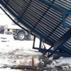 Biriken kar çatıyı çökertti Biriken kar çatıyı çökertti