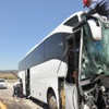 Otobüs otomobile çarptı: 2 ölü, 10 yaralı