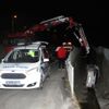 Beykoz da virajı alamayan otomobil dereye düştü Beykoz da virajı alamayan otomobil dereye düştü