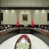 Tüm gözler kabinede Tüm gözler kabinede