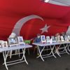 Evlatlarından haber almak için 584 gündür eylemdeler Evlatlarından haber almak için 584 gündür eylemdeler
