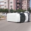 Refüje çarpan minibüs takla attı Refüje çarpan minibüs takla attı
