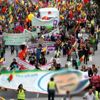 Almanya'da skandal görüntü! PKK paçavrası ve elebaşı posterine ses çıkarmadılar