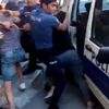 Kartal'da mahallelinin yakaladığı tacizciyi polis linçten kurtardı Kartal'da mahallelinin yakaladığı tacizciyi polis linçten kurtardı