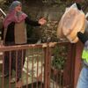 Bu ilçede yaşlılar aramıyor, 'İhtiyaçlarınız var mı' diye aranıyor Bu ilçede yaşlılar aramıyor, 'İhtiyaçlarınız var mı' diye aranıyor