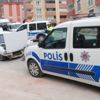 Kaçan ehliyetsiz sürücü polis otosuna çarptı Kaçan ehliyetsiz sürücü polis otosuna çarptı