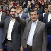 Başbakan Davutoğlu, Boynukalın'la birlikte selamladı Başbakan Davutoğlu, Boynukalın'la birlikte selamladı