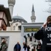 Almanya'da kırmızı alarm! Cami boşaltıldı Almanya'da kırmızı alarm! Cami boşaltıldı