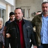 Valilik önünde kendisini yakmak istedi Valilik önünde kendisini yakmak istedi
