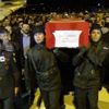 Şehit Binbaşı Şenol'un naaşı Uşak'a getirildi Şehit Binbaşı Şenol'un naaşı Uşak'a getirildi