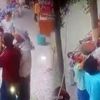 Balkondan düşen bebeği havada yakaladılar Balkondan düşen bebeği havada yakaladılar