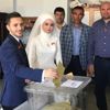 Düğünlerini bırakıp oy kullandılar Düğünlerini bırakıp oy kullandılar