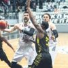 Kartal uçuyor