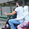 Motosiklet üzerinde tehlikeli yolculuk