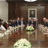 Başbakan Davutoğlu mülteciler ile görüştü Başbakan Davutoğlu mülteciler ile görüştü