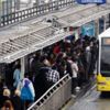 Metrobüs durağındaki şarj bisikleti görenleri şaşırttı Metrobüs durağındaki şarj bisikleti görenleri şaşırttı