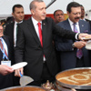 Cumhurbaşkanı kadayıf dağıttı Cumhurbaşkanı kadayıf dağıttı