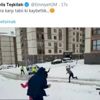 Polisler çocuklarla kartopu oynadı mahsuzcuktan yenildiler Polisler çocuklarla kartopu oynadı mahsuzcuktan yenildiler