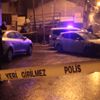 'Dur' ihtarına uymadı, otomobilin altında kaldı 'Dur' ihtarına uymadı, otomobilin altında kaldı