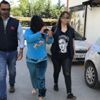Yaşlı adamları dolandıran kadın, görüntülenmemek için elinden geleni yaptı Yaşlı adamları dolandıran kadın, görüntülenmemek için elinden geleni yaptı