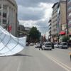 Şiddetli rüzgar, iftar çadırını uçurdu Şiddetli rüzgar, iftar çadırını uçurdu