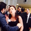 Feminist avukat aramaya tepki için soyundu Feminist avukat aramaya tepki için soyundu