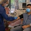 Koronavirüsü yenen erkek hemşire hastalara umut oldu