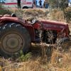 Manisa'da devrilen traktörün sürücüsü öldü Manisa'da devrilen traktörün sürücüsü öldü