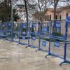 Uyarılar dinlenmeyince, polis meydanı barikatla kapattı Uyarılar dinlenmeyince, polis meydanı barikatla kapattı