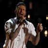 Adam Levine'ye pudra şekerli saldırı Adam Levine'ye pudra şekerli saldırı
