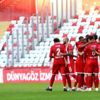 Antalyaspor da 7 hafta sonra gelen 3 puan sevinci Antalyaspor da 7 hafta sonra gelen 3 puan sevinci