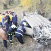 Ters dönen otomobilin içinde can pazarı Ters dönen otomobilin içinde can pazarı