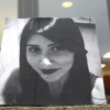 Sanel M.'nin annesi Tuğçe'nin fotoğrafına tükürdü Sanel M.'nin annesi Tuğçe'nin fotoğrafına tükürdü